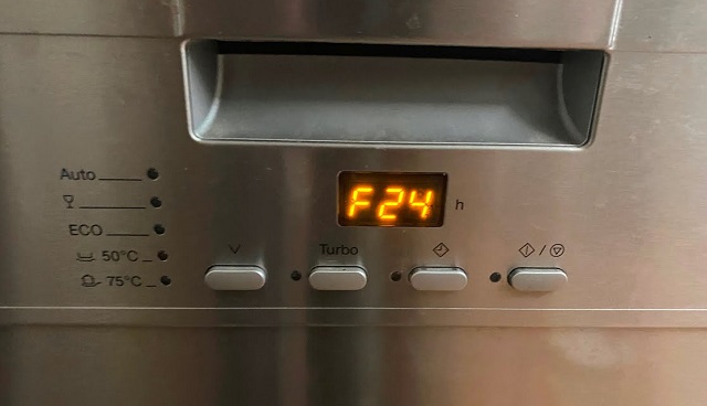 Ошибка F24 в посудомоечной машине Miele