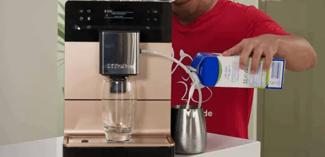 кофемашина Миле не всасывает молоко