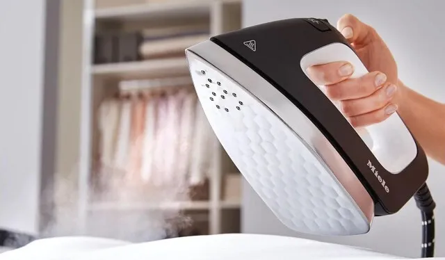 включена система автоматической чистки утюга