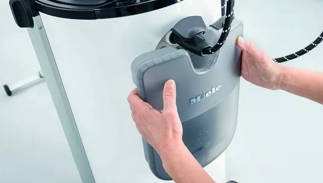 резервуар для воды в гладильной системе